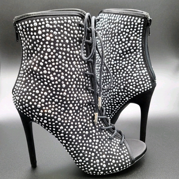 Rhinestone Robin - Picture 2 of 2